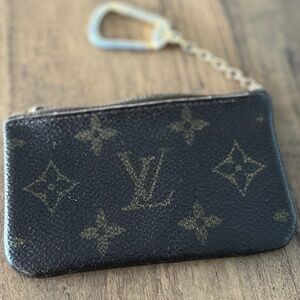 Louis Vuitton Key Pouch - Monogram